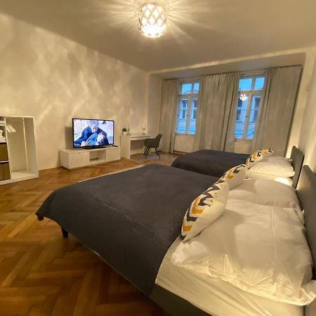 Spacious Apartment On Wenceslas Square Prag Exteriör bild