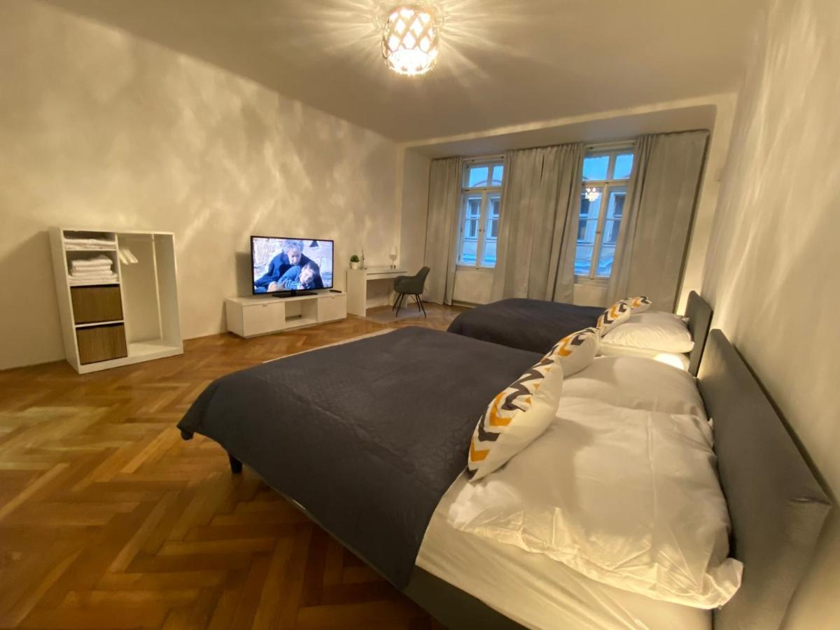 Spacious Apartment On Wenceslas Square Prag Exteriör bild