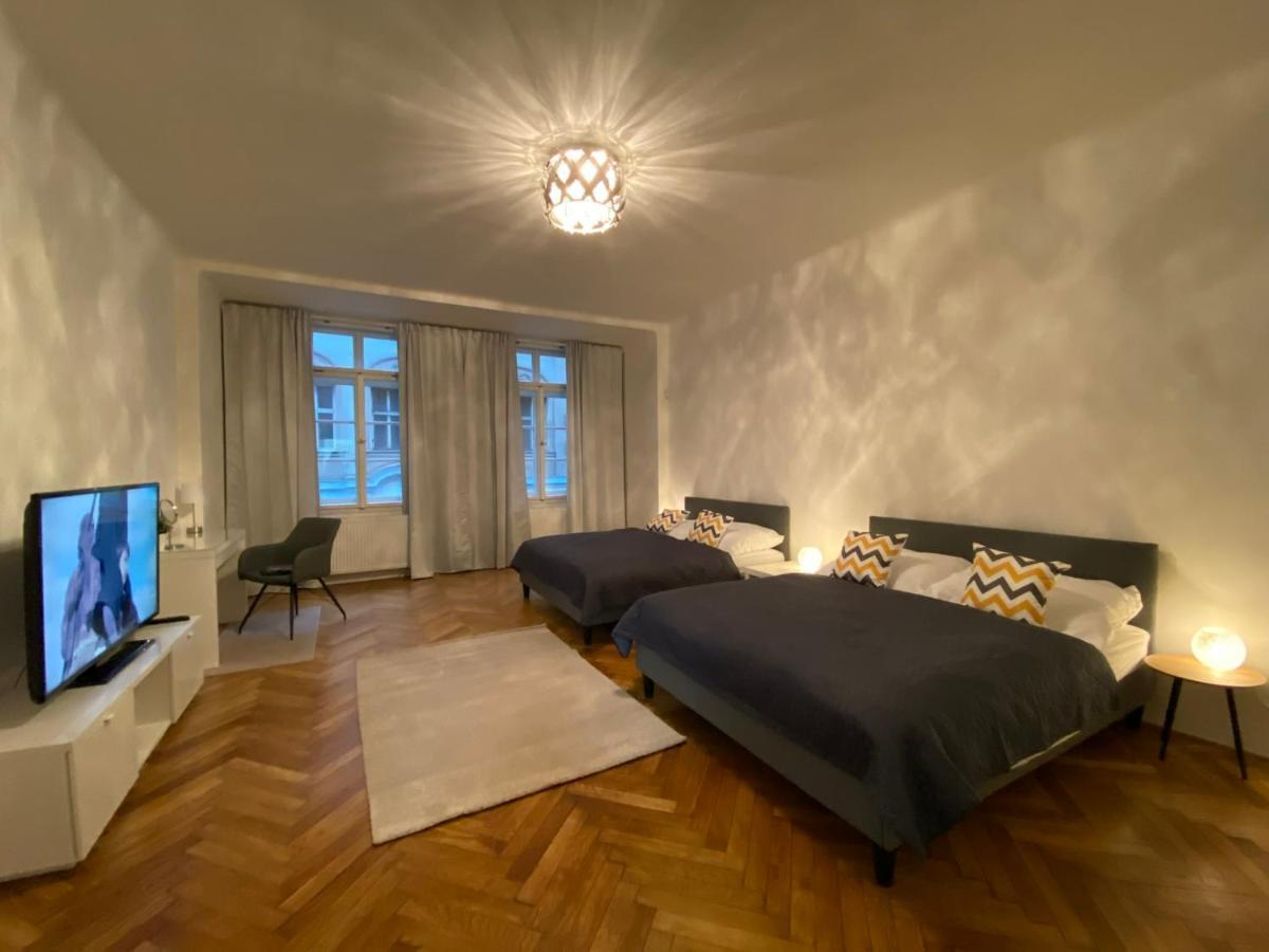 Spacious Apartment On Wenceslas Square Prag Exteriör bild