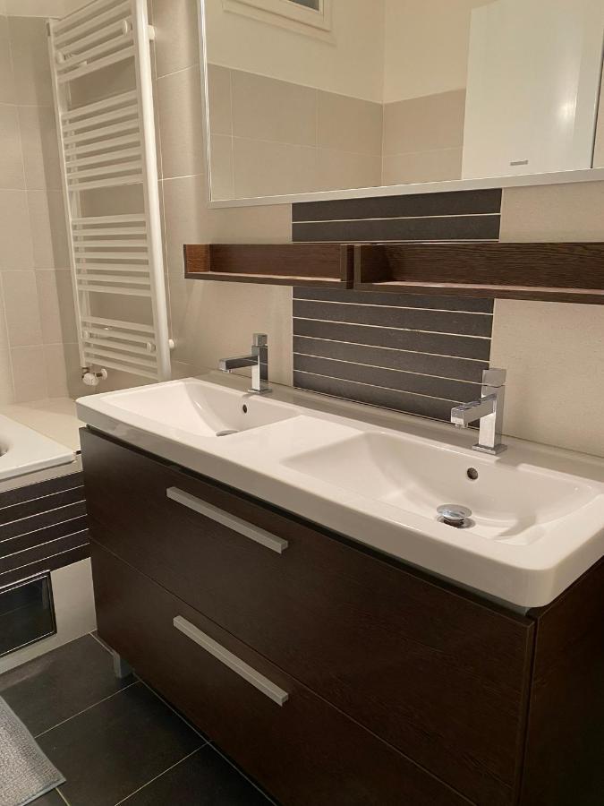 Spacious Apartment On Wenceslas Square Prag Exteriör bild